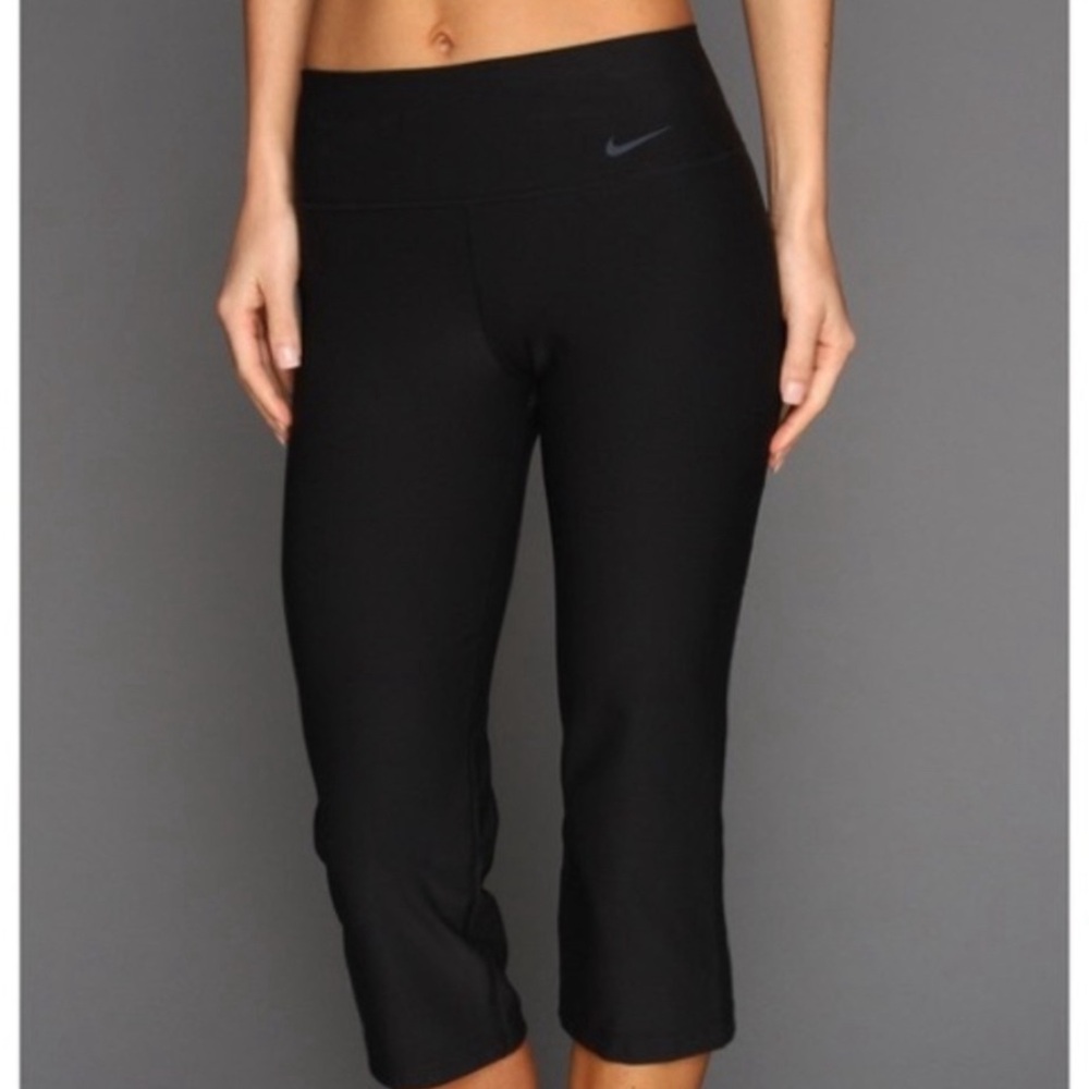 Nike Cropped Dri-Fit Black Active Leggings Size Medium